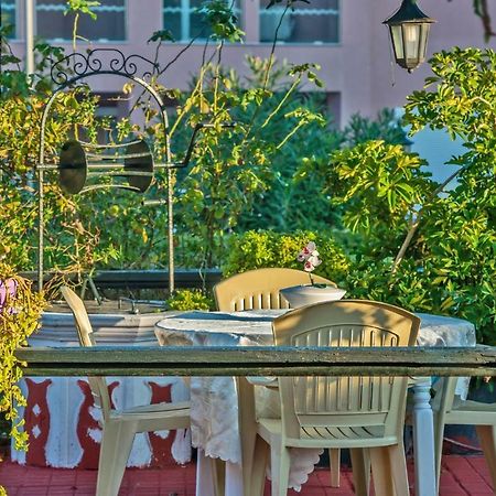 Ina Apartment Каламакі Екстер'єр фото