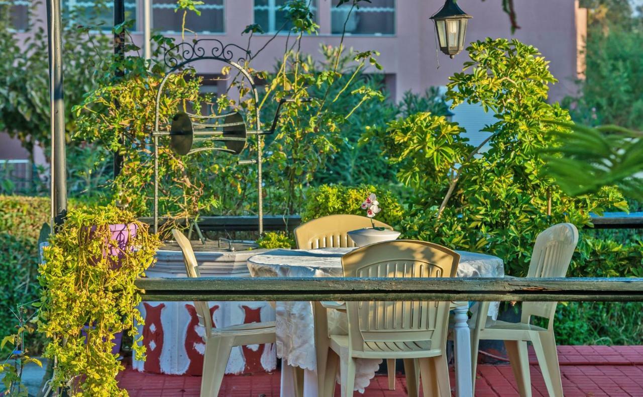 Ina Apartment Каламакі Екстер'єр фото