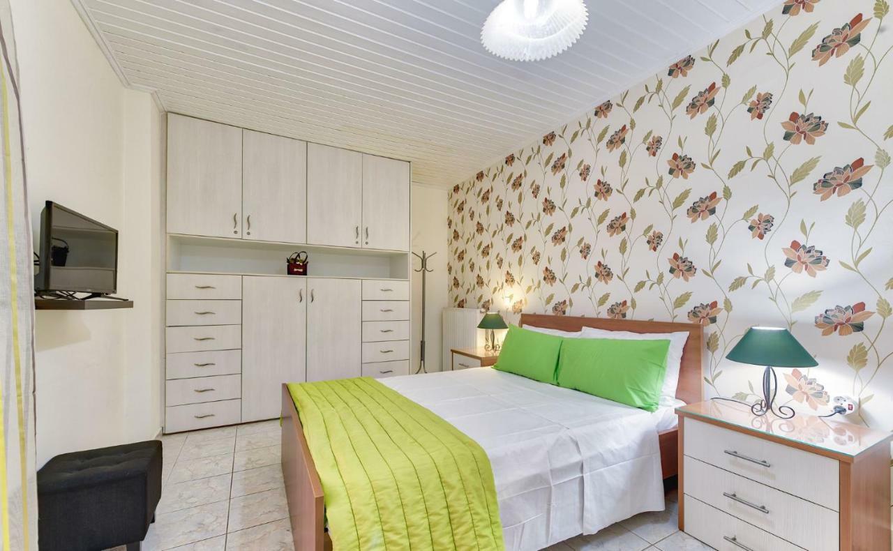 Ina Apartment Каламакі Екстер'єр фото